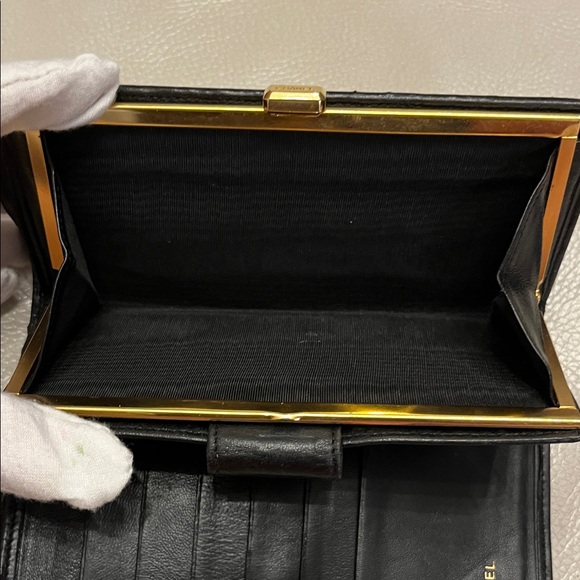 CHANEL Black Quilted Leather Wallet with Gold CC Logo - Picture 15 of 16